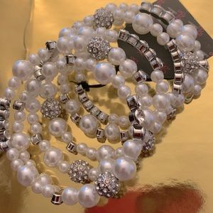 Bracelet- white pearls with rhinestone